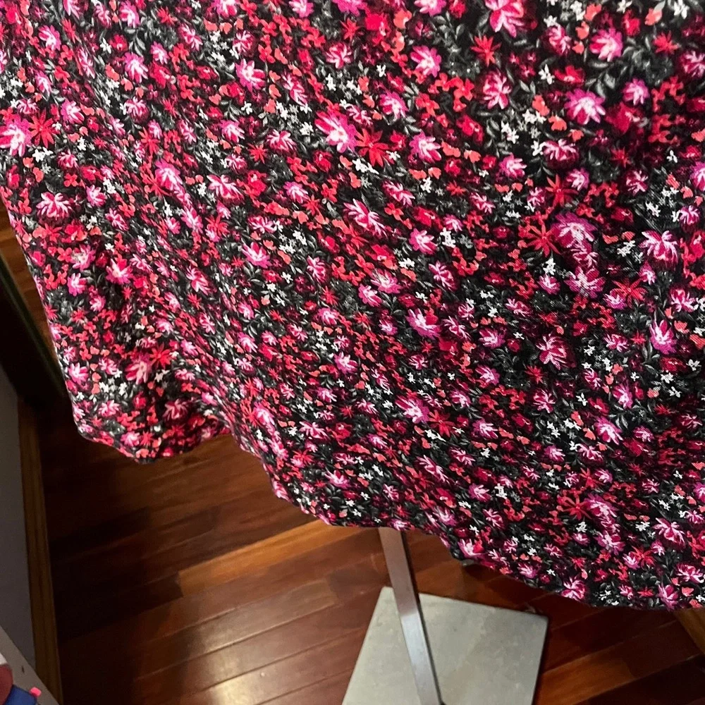 NWT Torrid Harper Top Black/ Red  Floral Convertible Sleeve Sz 5 - Picture 4 of 13